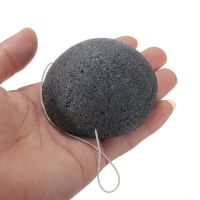 Спонж конняку 100% с древесным углем THE SAEM 100% Charcoal Jelly Cleansing Puff - вид 2 миниатюра