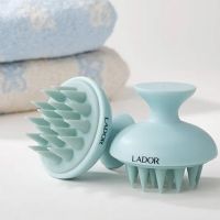Щетка-массажер для мытья волос и кожи головы LADOR Scalp Massager Shampoo Brush - вид 4 миниатюра