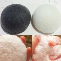 Спонж для умывания натуральный из 100% конняку (Уголь) MISSHA Natural Konjac Soft Jelly Cleansing Puff (Bamboo Charcoal) - вид 3 миниатюра