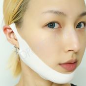 Укрепляющая маска для зоны подбородка с экстрактом граната SKINFOOD Pomegranate Collagen V-Zone Patch Mask - вид 1 миниатюра